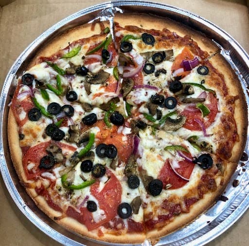 Pizza with olives, tomatoes and onions