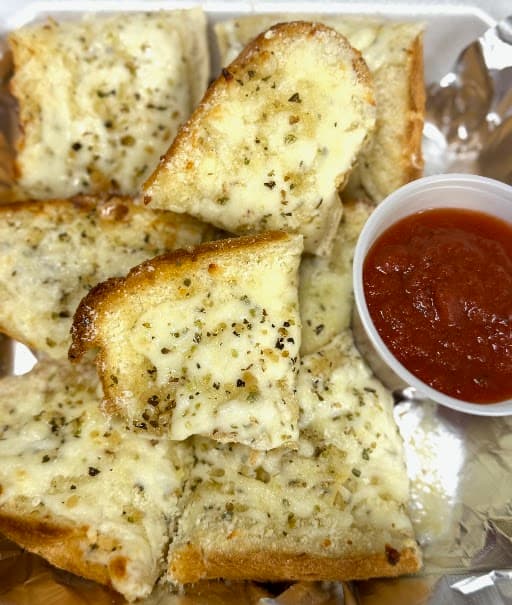 Garlic bread with marinara